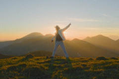 somewhere-in-texas-a-star-to-be-2025-meeresrausch-oder-wie-ein-stern-zu-sein-helmut-karner-recensione-review-kritik