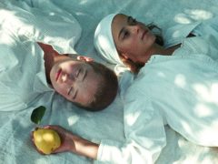 yahneyahne-or-the-drowned-child-2025-janejane-oder-das-ertrunkene-kind-antoinette-zwirchmayr-recensione-review-kritik